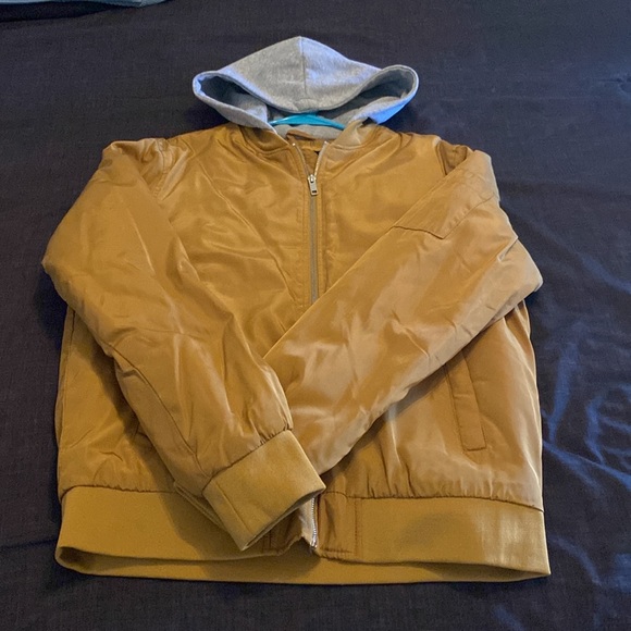 Yellowish Jacket - Picture 4 of 5